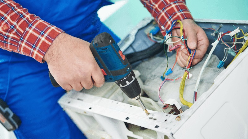 Beydağ Eminçelik Eminçelik çamaşır makinesi kart tamiri – Su almama arızası orijinal parça ile giderildi. - Teknik servis örneği